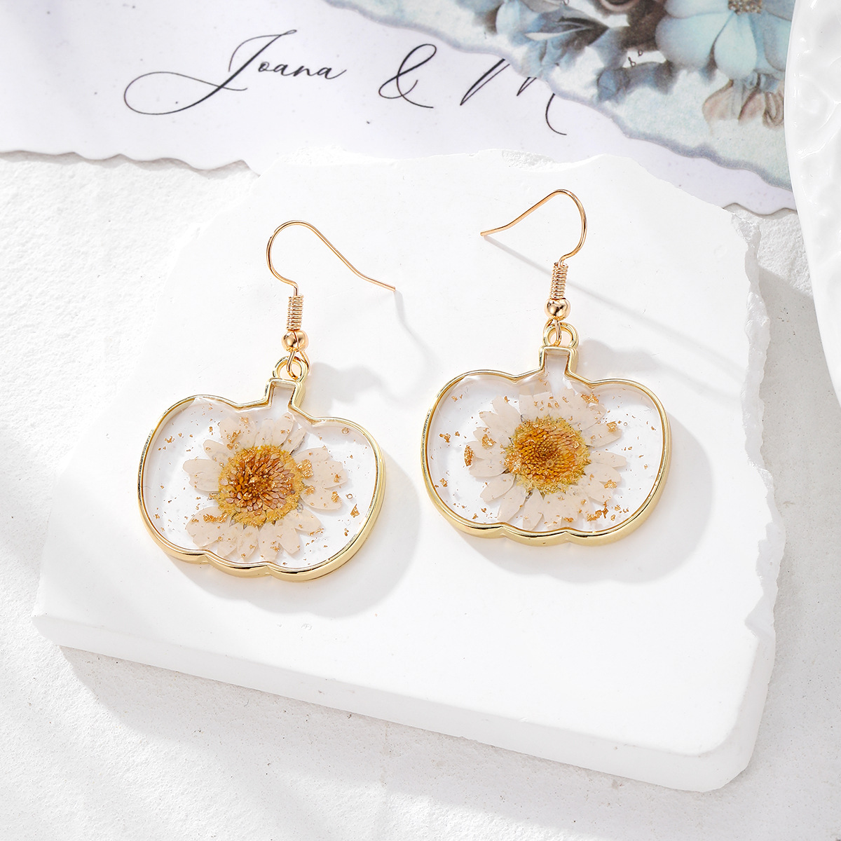 4:White daisy pumpkin (golden hook)