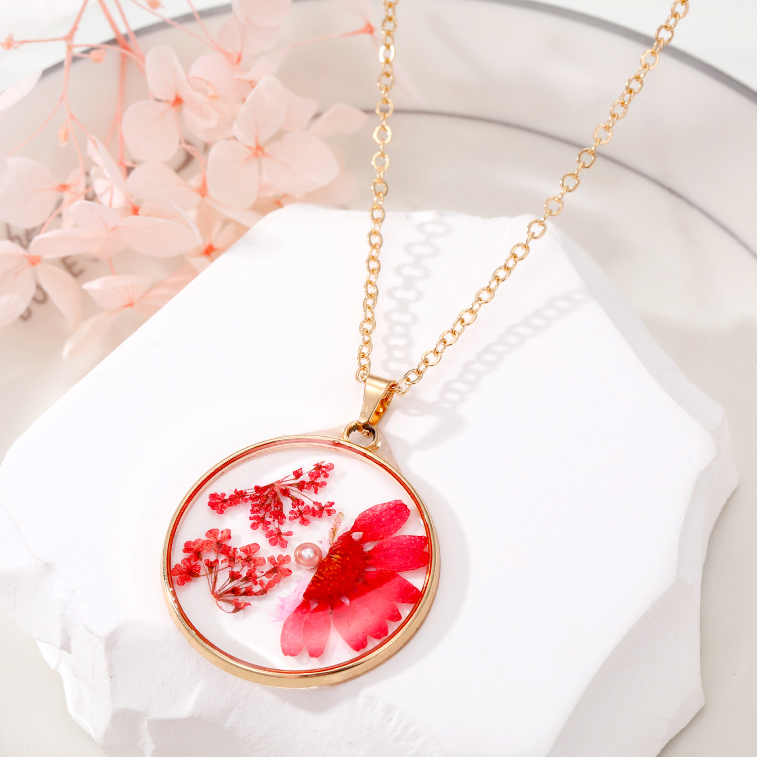 4:4# Half Pearl red daisy