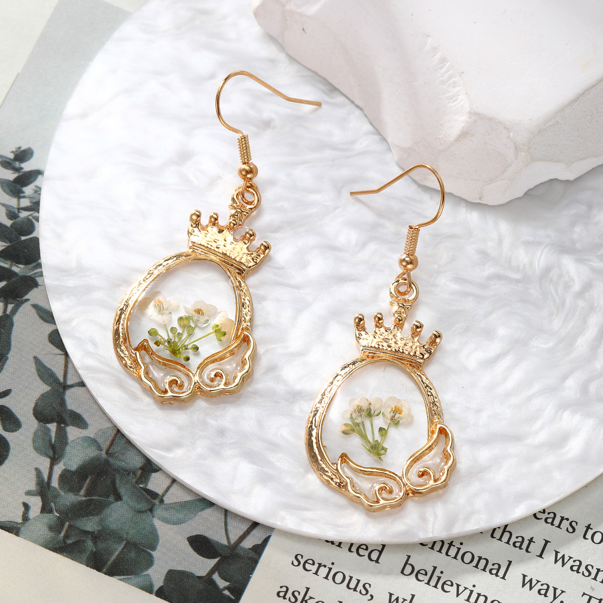 6:Crown white flower