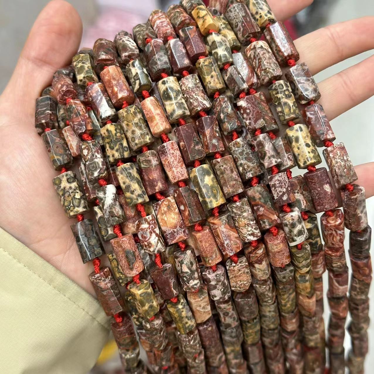 Red leopard skin is about 7.5*13mm (small capsules