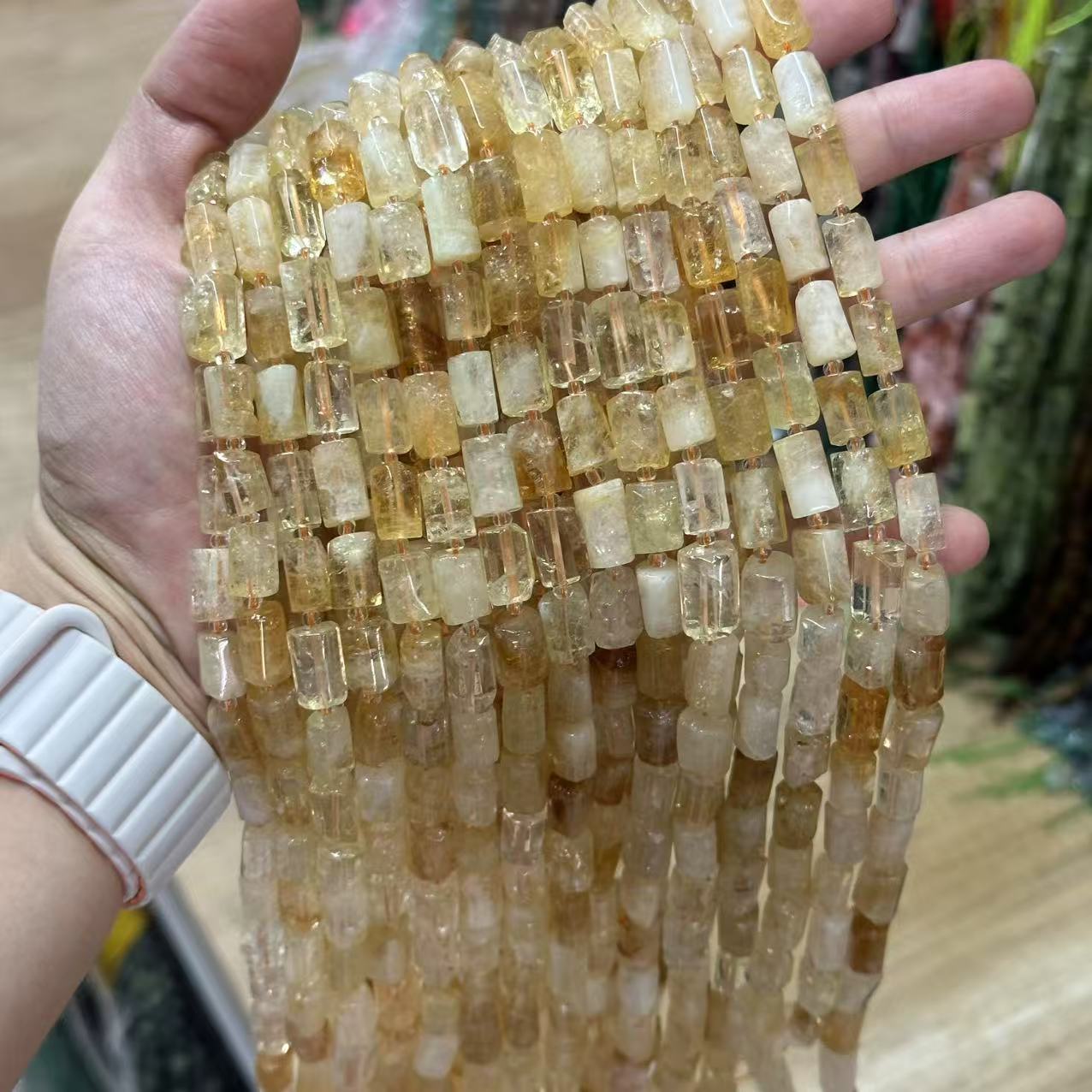 2:Citrine is about 7*11mm (small capsules, smooth surface)