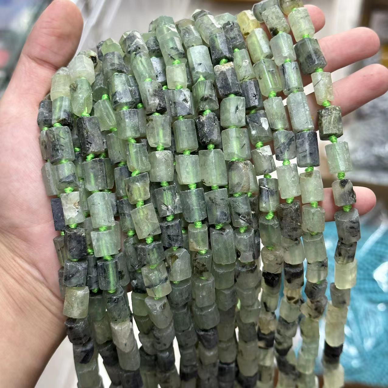 13:Grape stone about 8 * 13mm (large particles, matte)