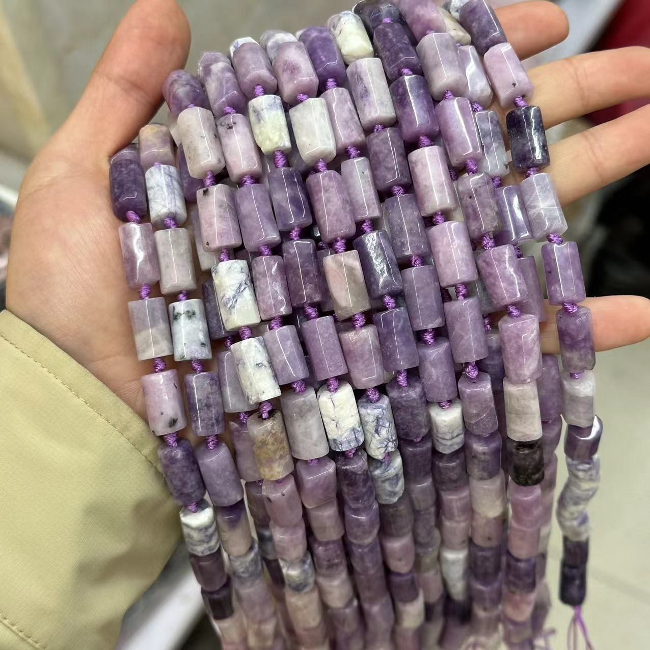 22:Purple Mica about 8 * 15mm (large particles, glossy)