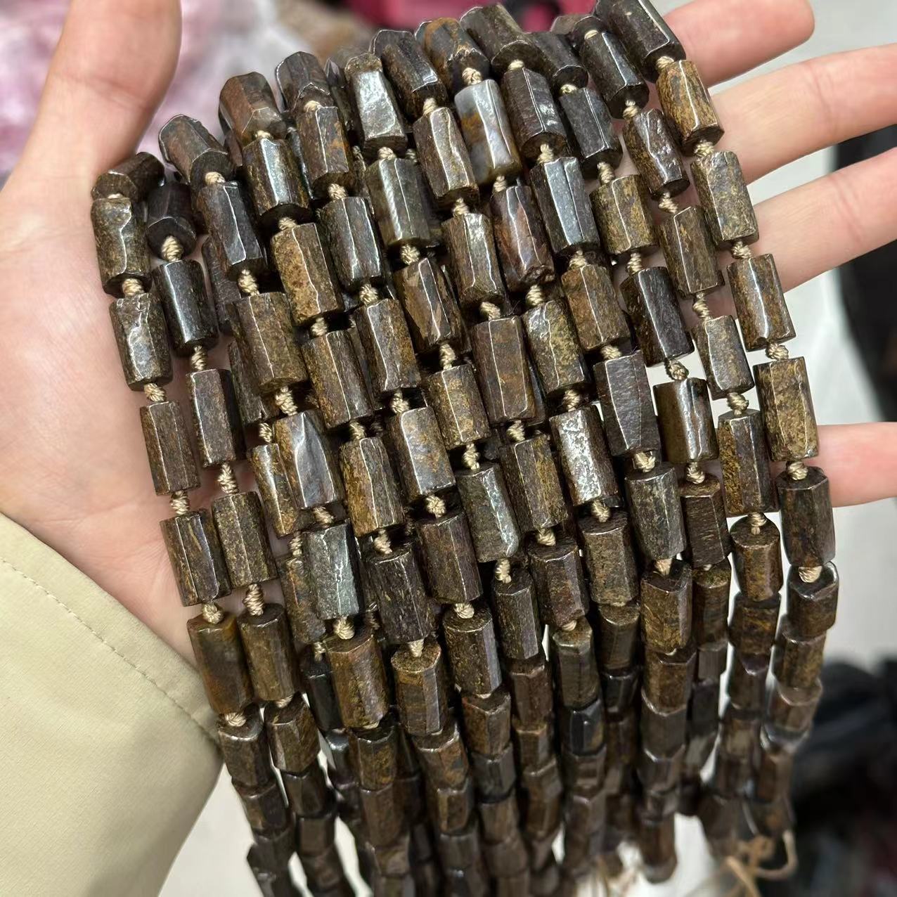 24:Bronze glow is about 7.5*13mm (small particles, smooth surface)