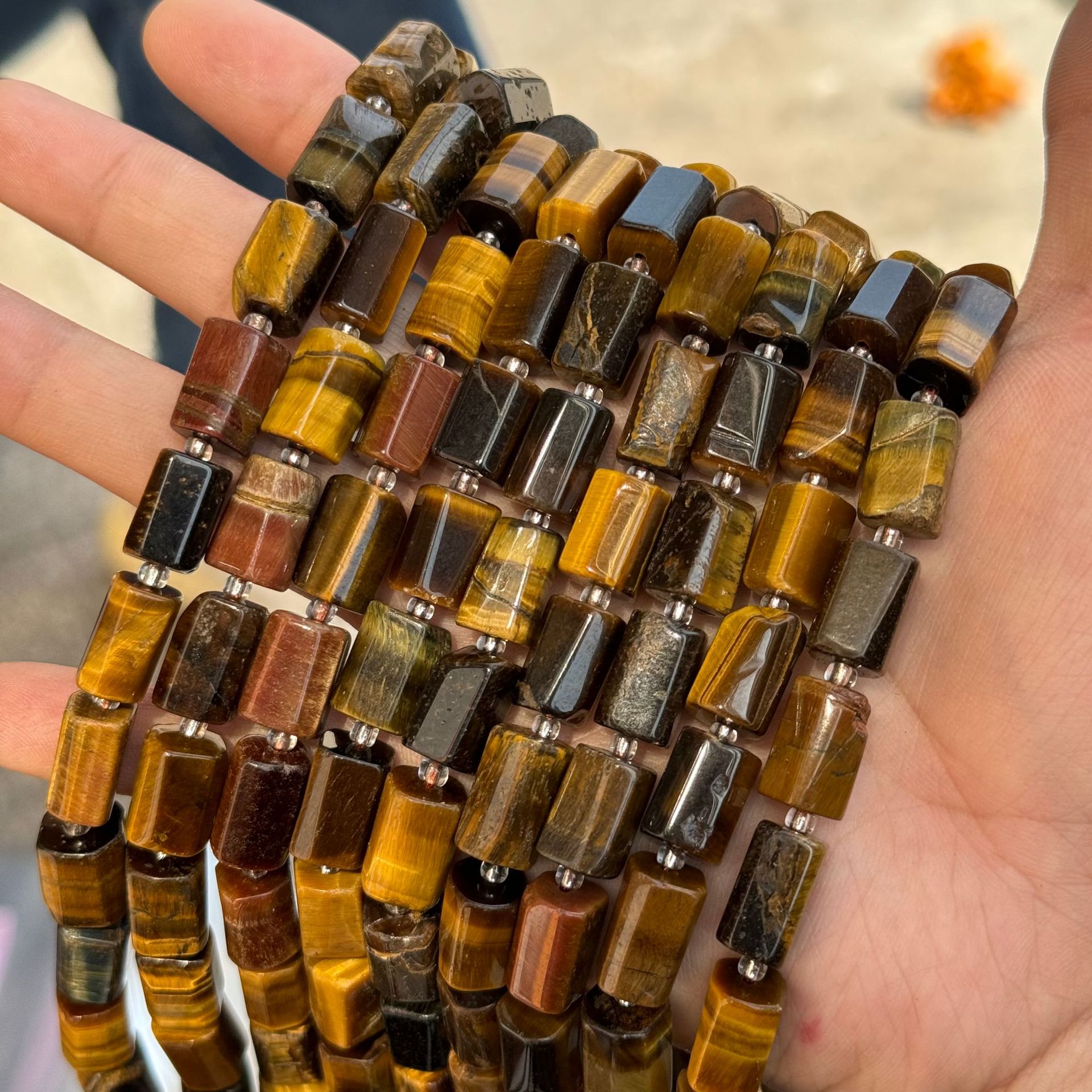 28:Tiger Eye Stone about 8 * 12mm (small particles, glossy)