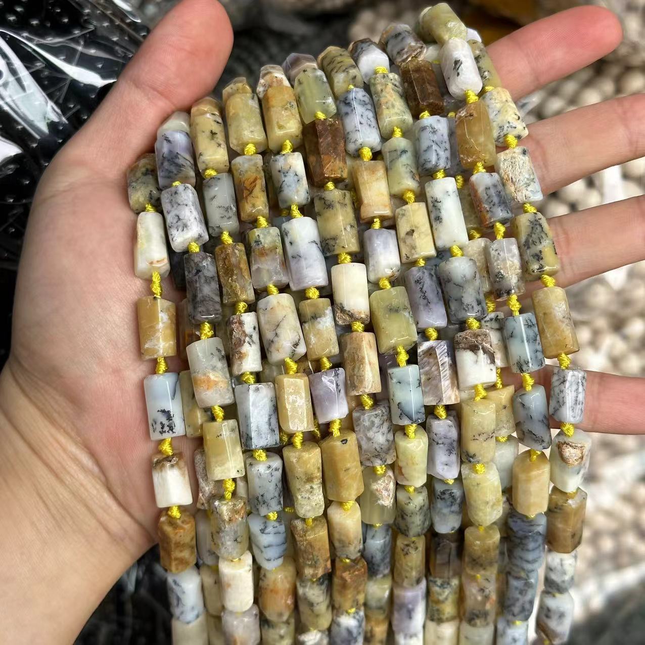 37:Jincao Aobao is about 8*14mm (small particles, smooth surface)