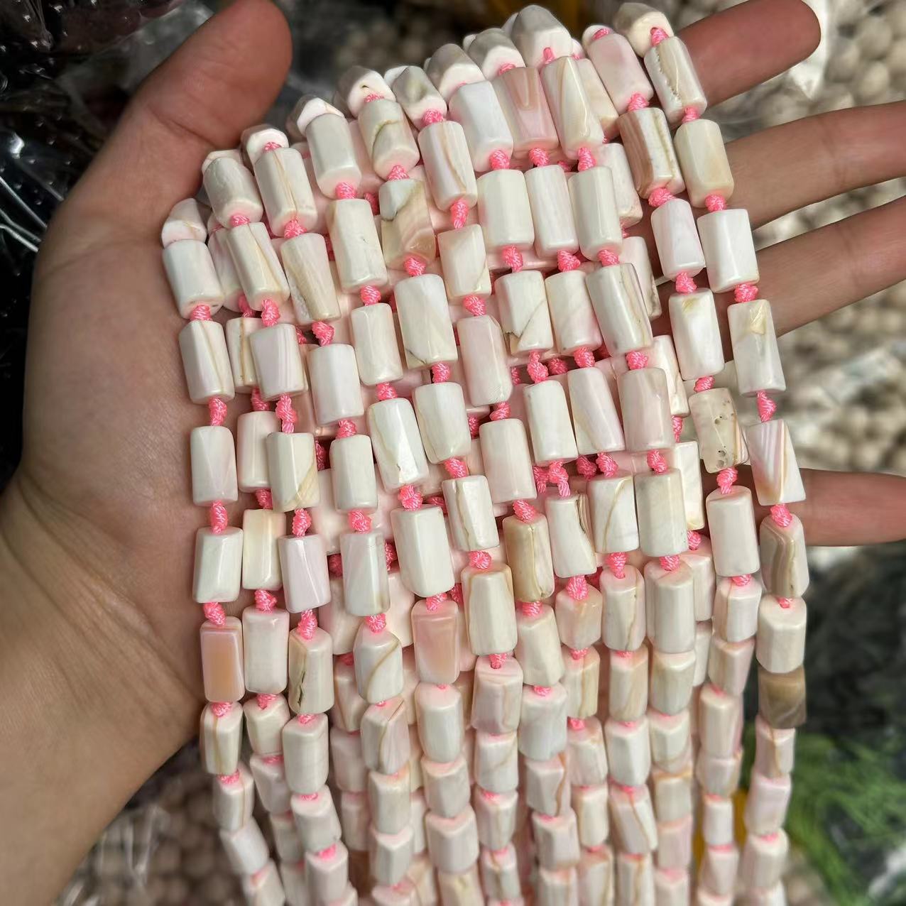 38:Queen Beiyo 8*14mm (large particles, smooth)