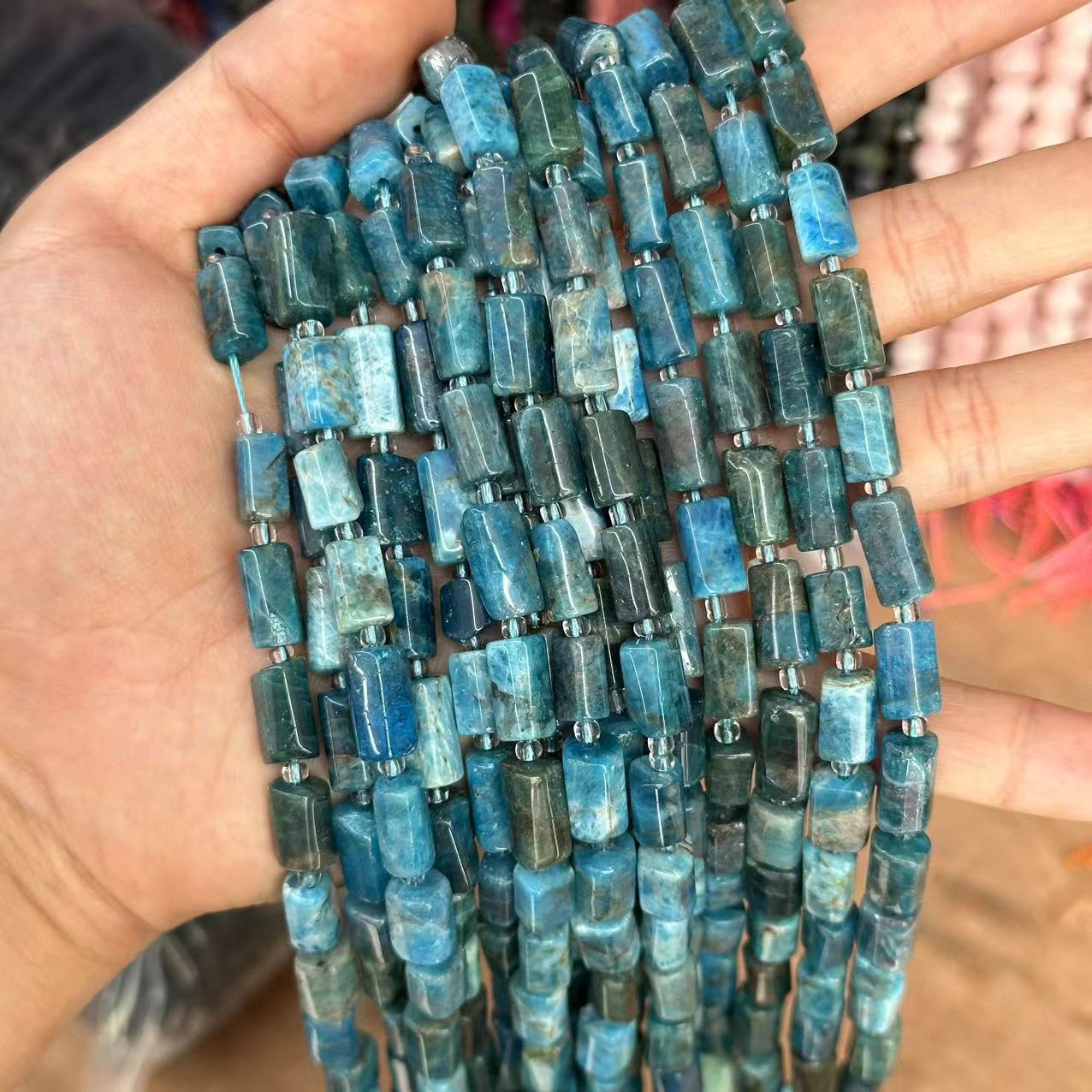 46:Apatite about 7*12mm (small particles, smooth surface)