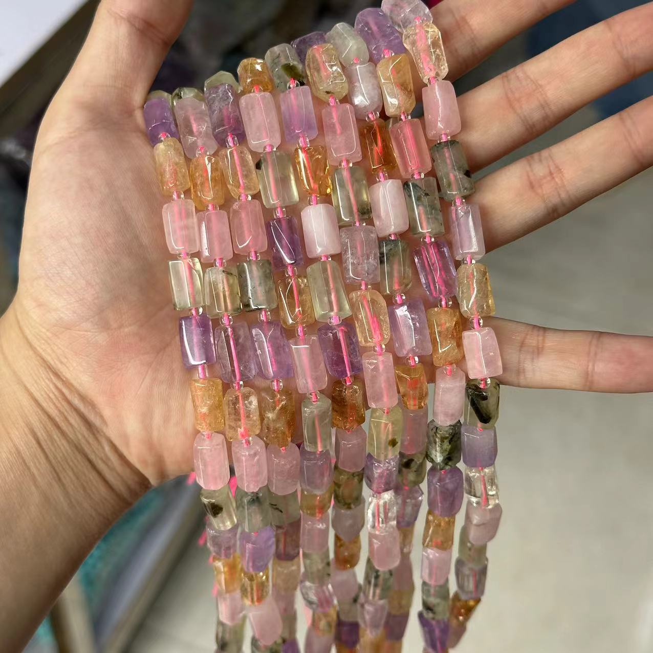 48:Four-color crystal about 8*12mm (small particles, smooth)