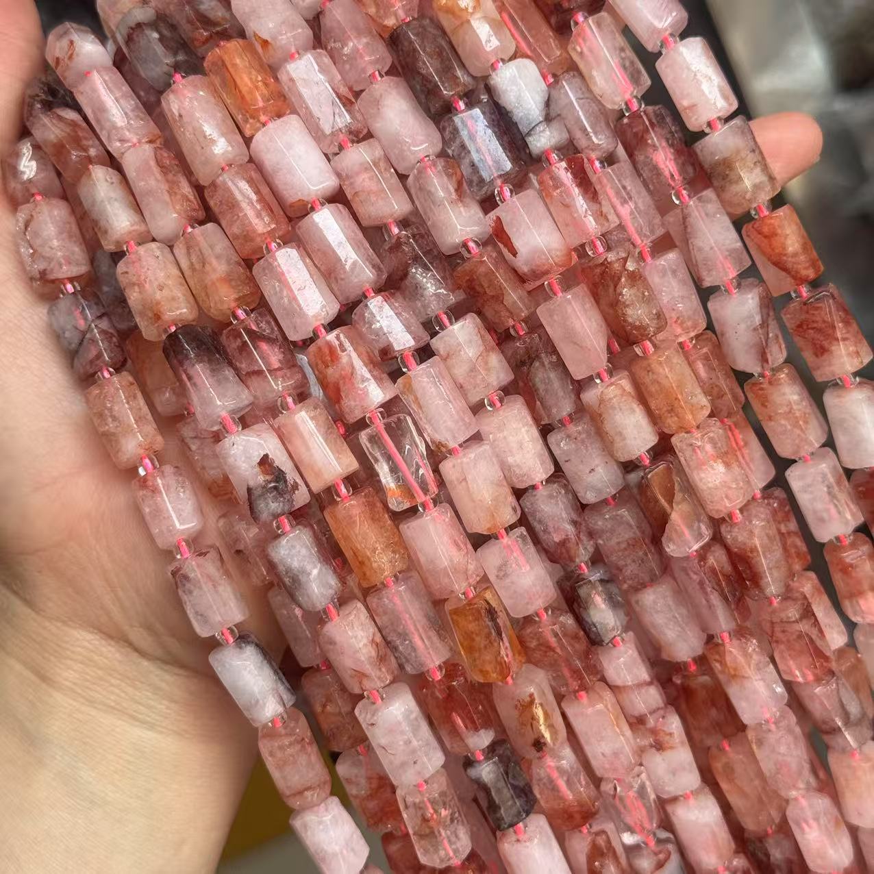 55:Red gum flower is about 7*11mm (small particles, smooth surface)