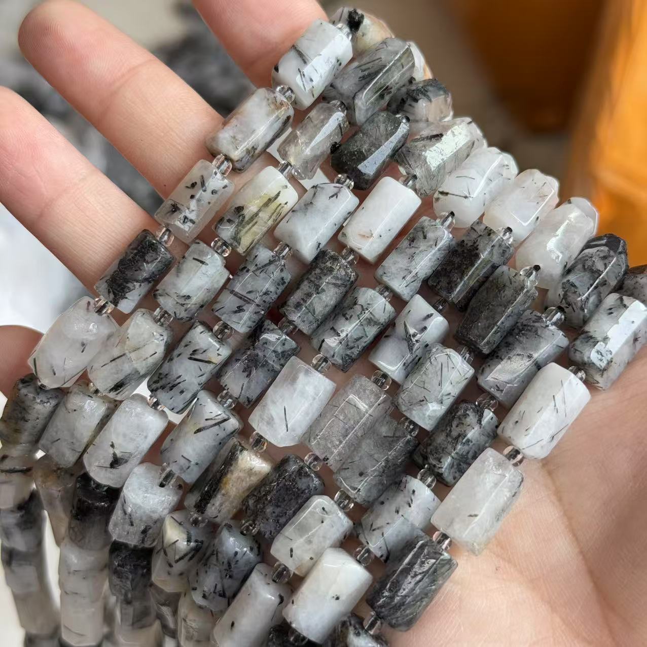 59:Black hair crystal is about 7*11mm (small particles, smooth surface)