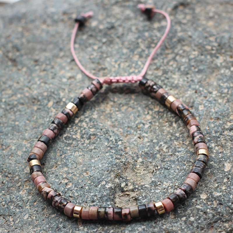 Black line red pattern gold spacer