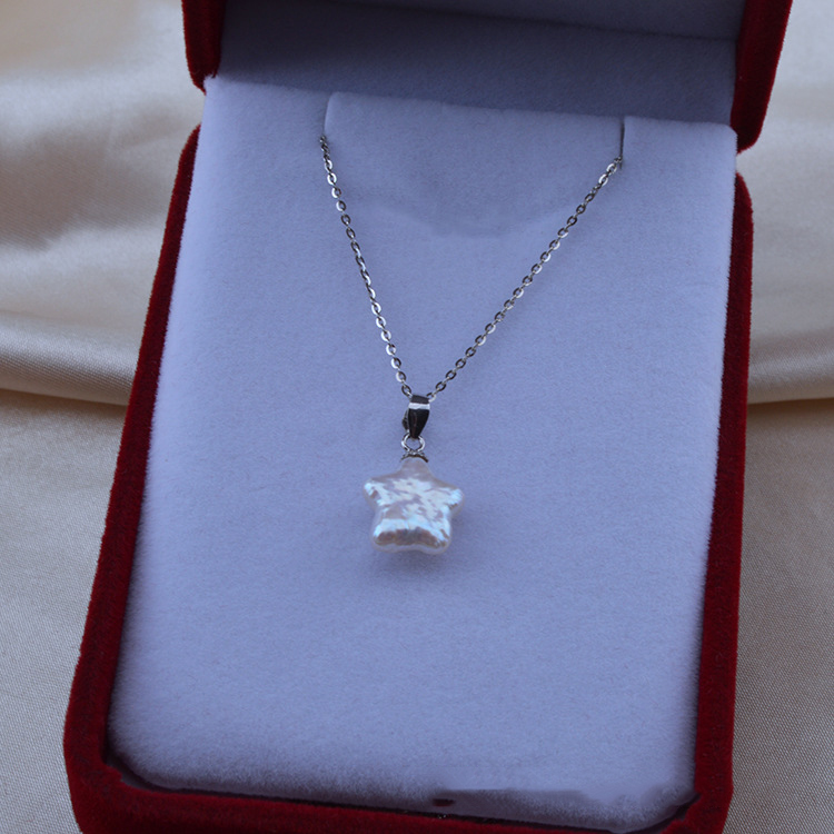 1:White five-pointed star pearl pendant