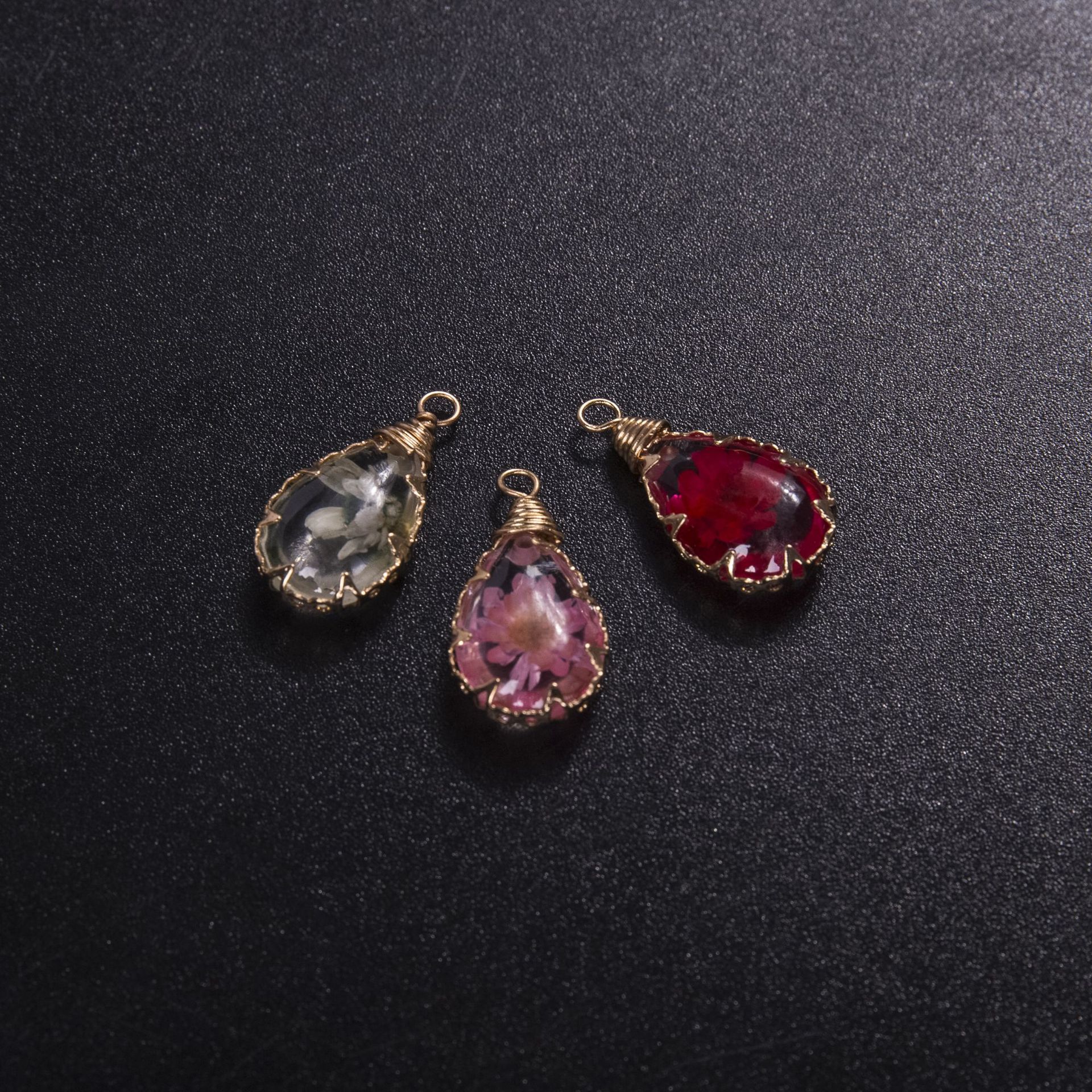 Teardrop-shaped mixed hair