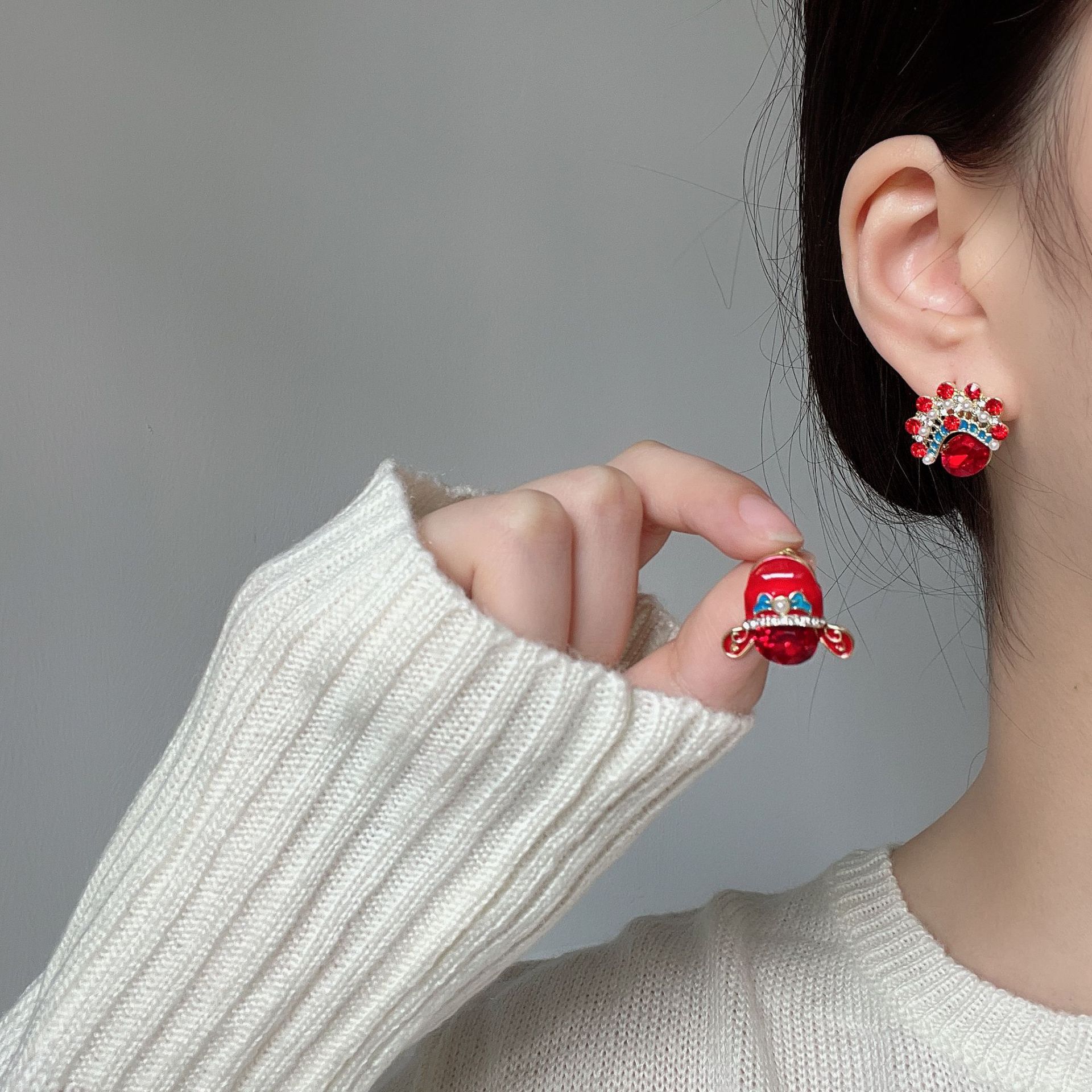 10:E0074 gold earrings