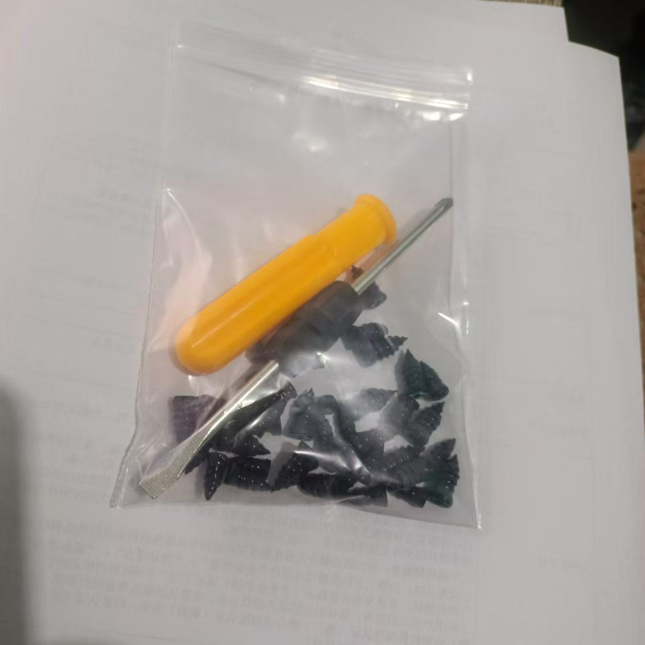 30 large and 30 small bare nail dual-purpose screwdriver box