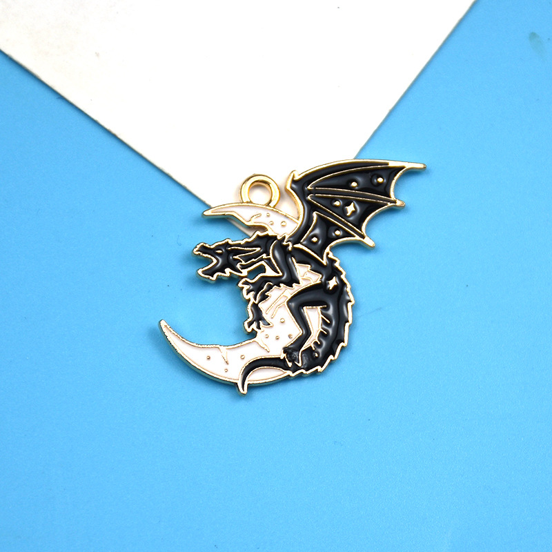 White moon flying dragon