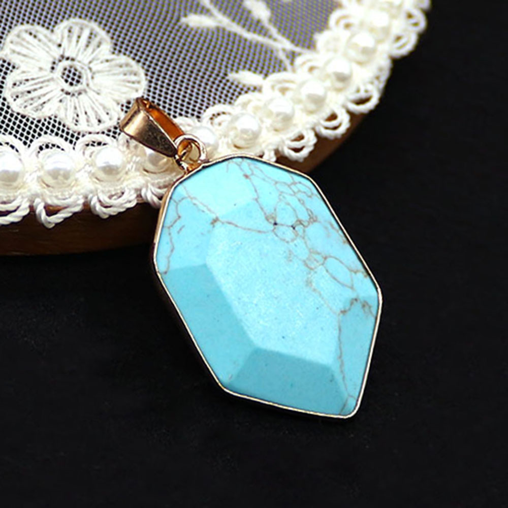 Blue turquoise  以上翻译结果来自有道神