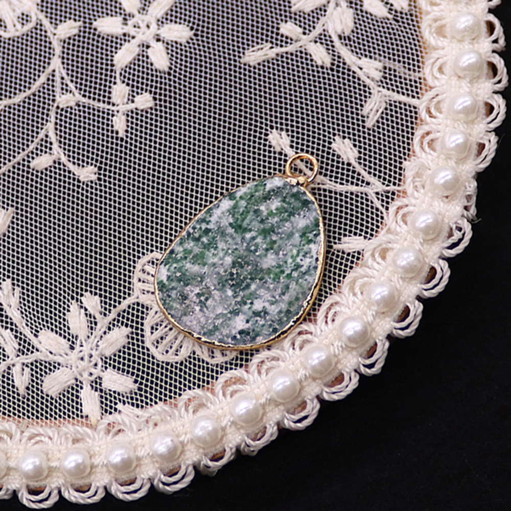 green spot stone spot vert pierre