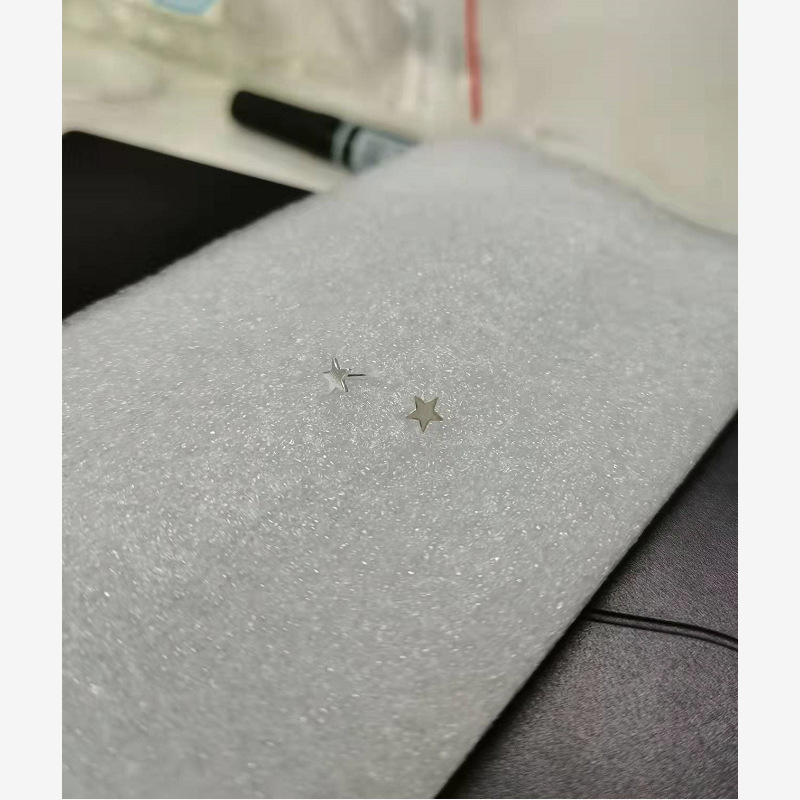 1:Silver five-pointed star