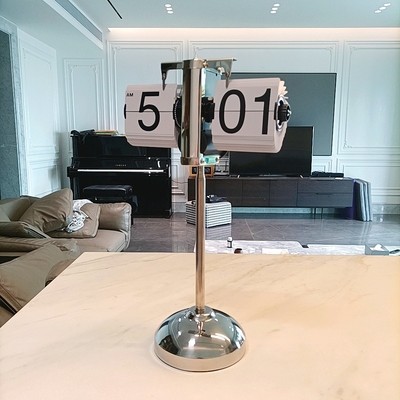 Pull Rod Telescopic Page Turning Clock White