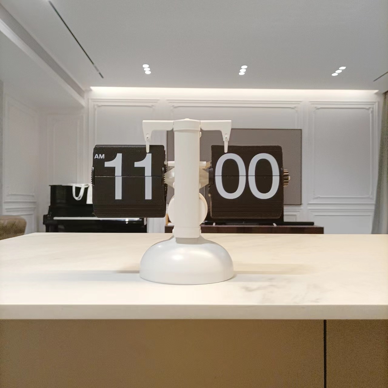 Mono White Rack Black Page