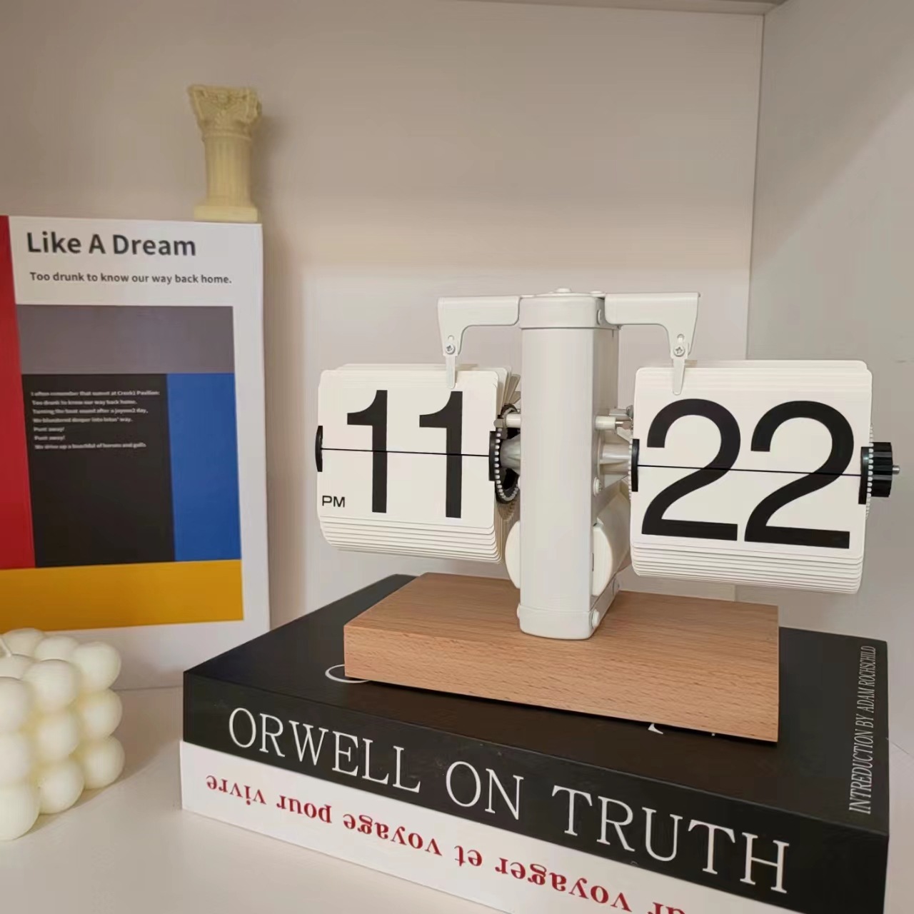 Square wooden base all white