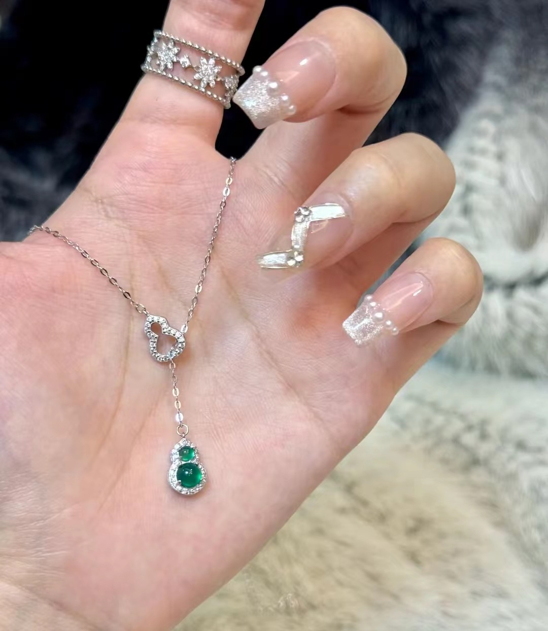 2:Green double gourd necklace white gold