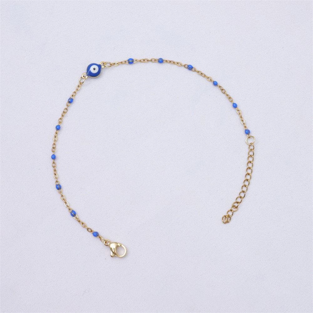 Middle eyes gold   sapphire blue