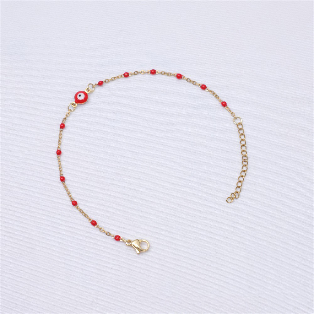 Middle eyes gold   red