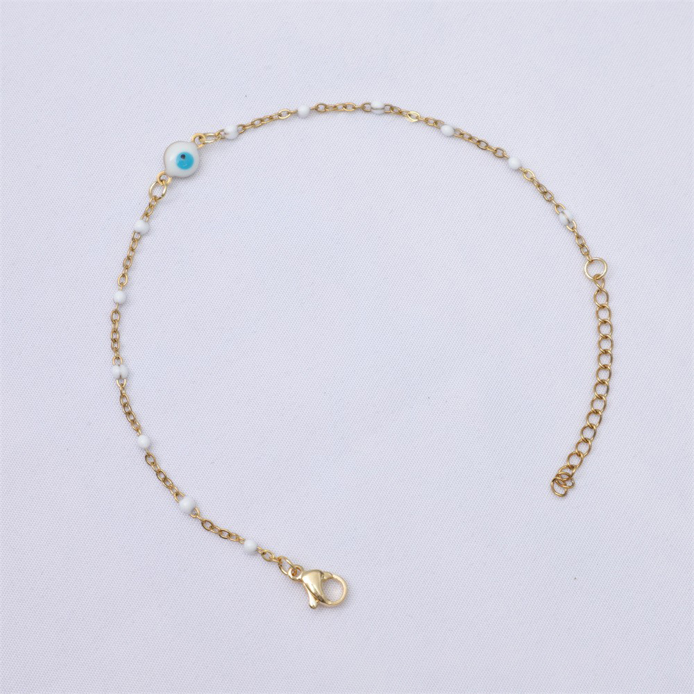 1:Middle eyes gold   White