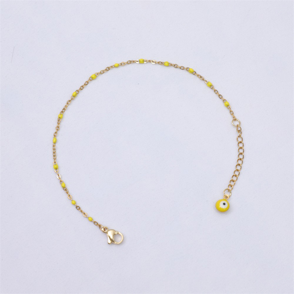 8:Tail chain eyes golden yellow