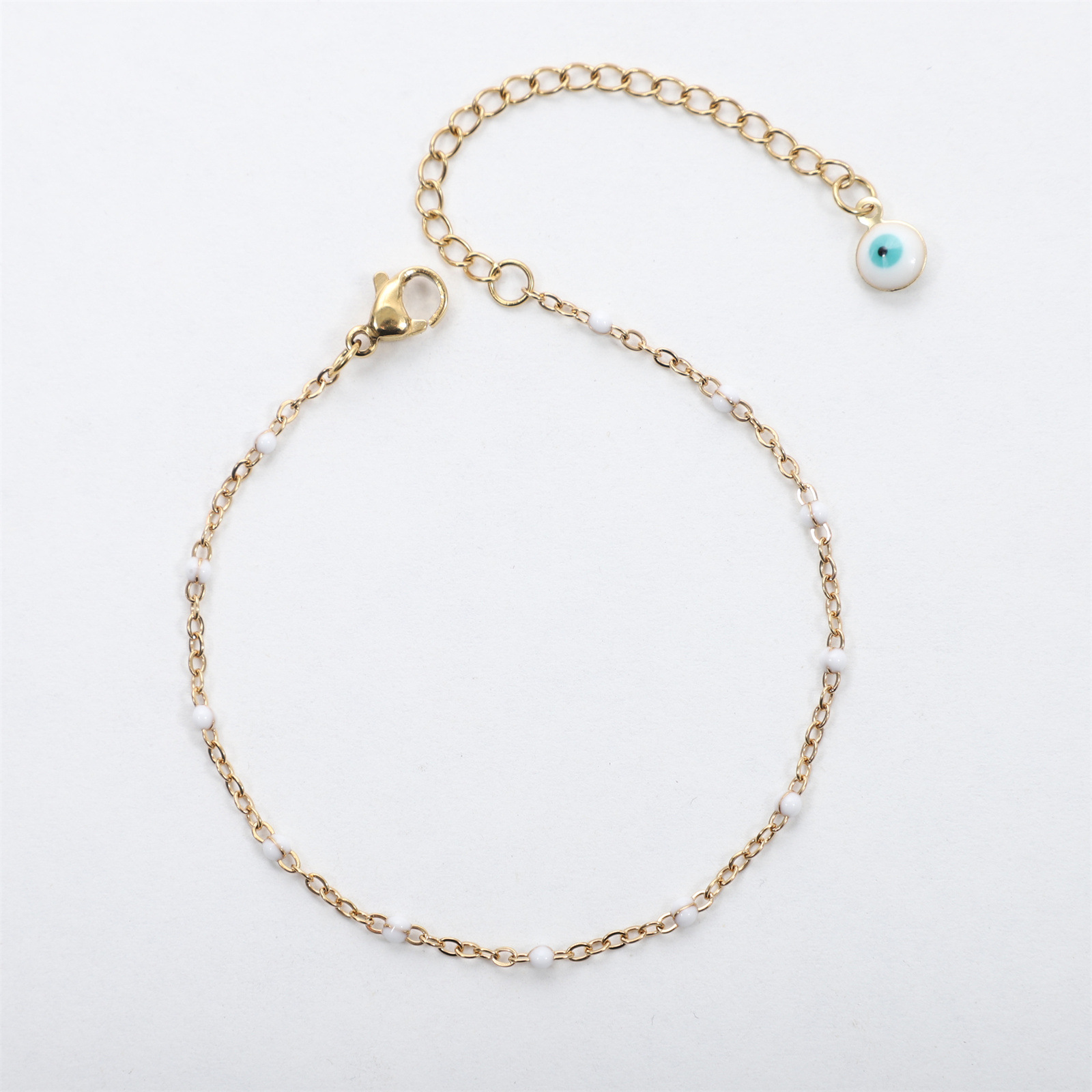 Tail chain eyes gold white