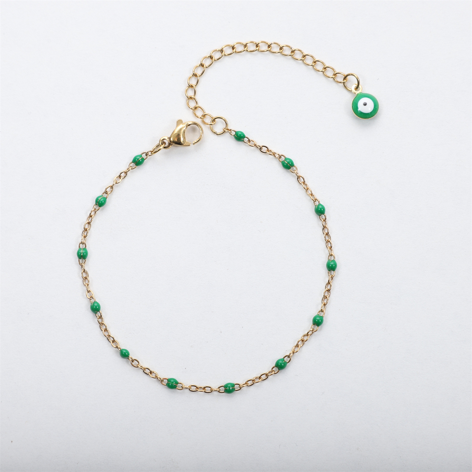 Tail chain eyes golden green