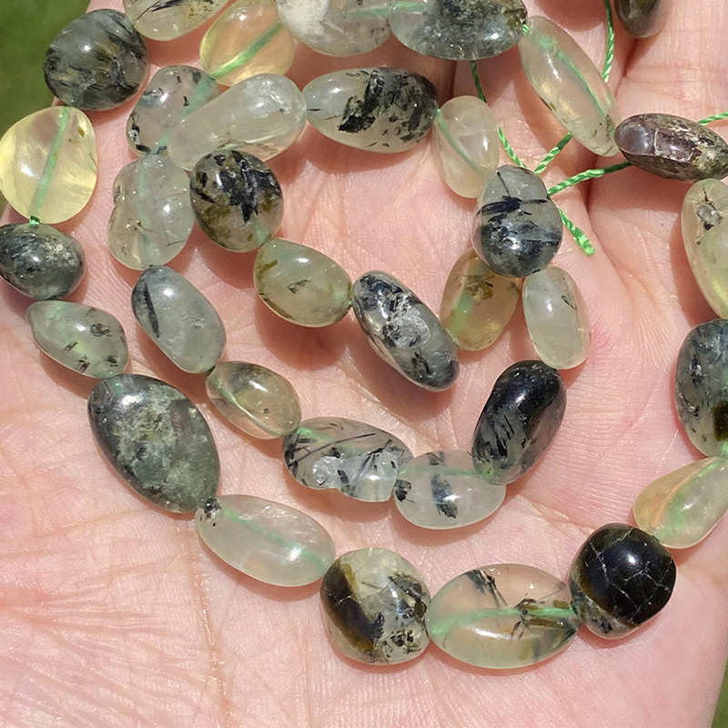 8-10mm formed prehnite
