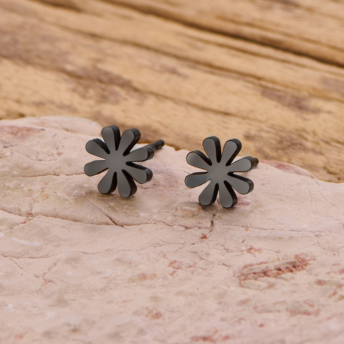 21:Small daisy black