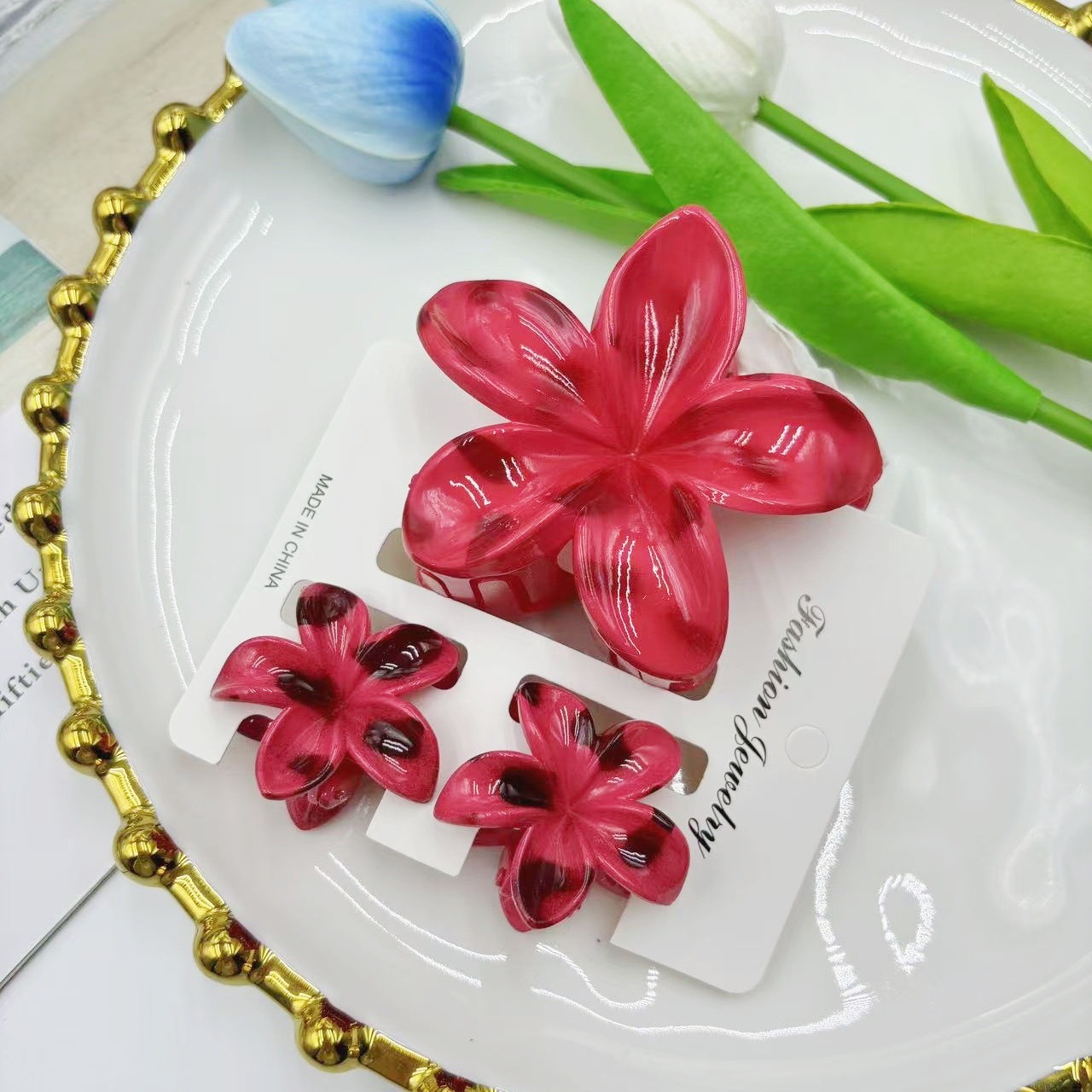 3:Red three-piece suit