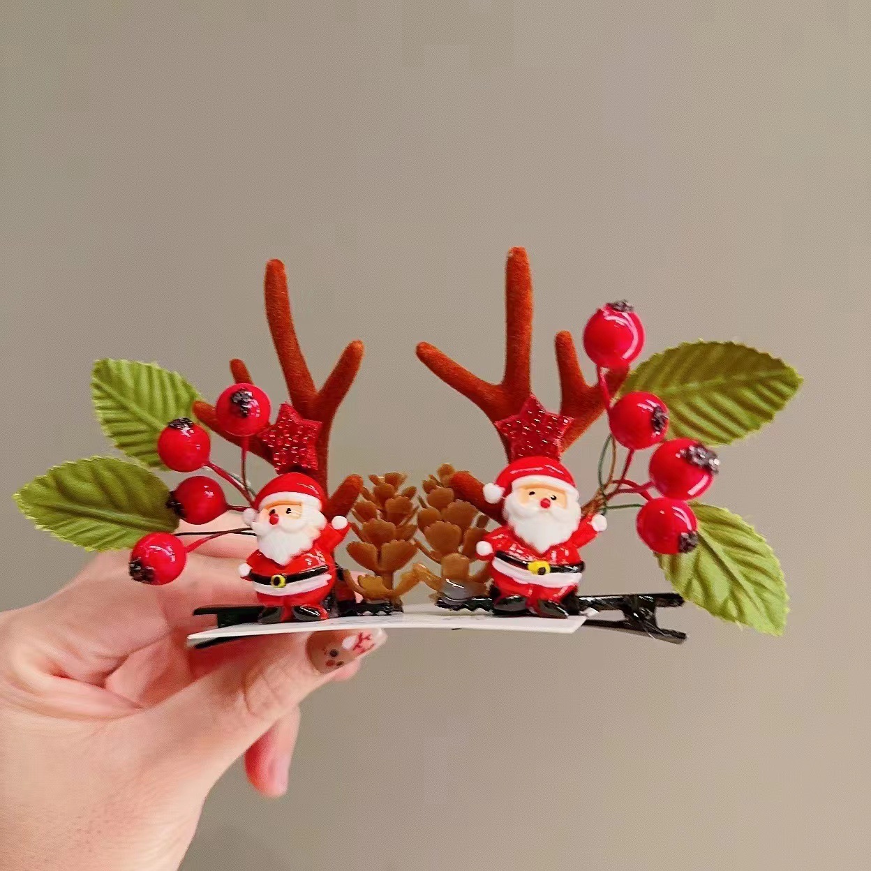 29:1-11# Santa Claus Red Beads Green Leaves brown Antlers Pair