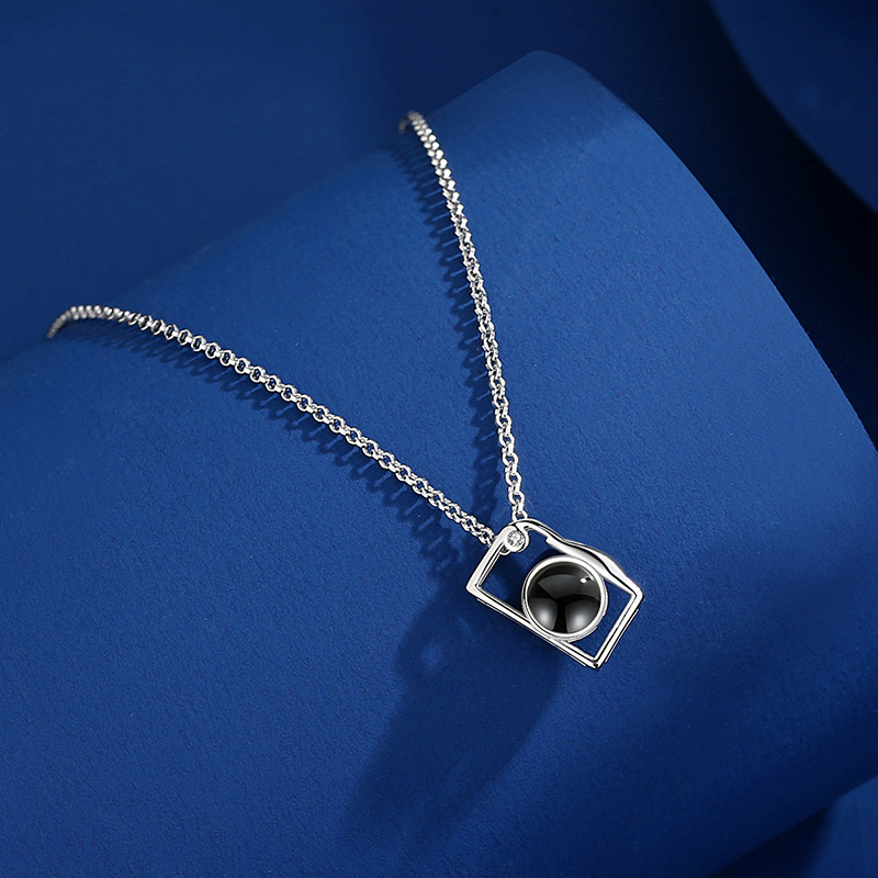 1:Camera necklace [white gold]]