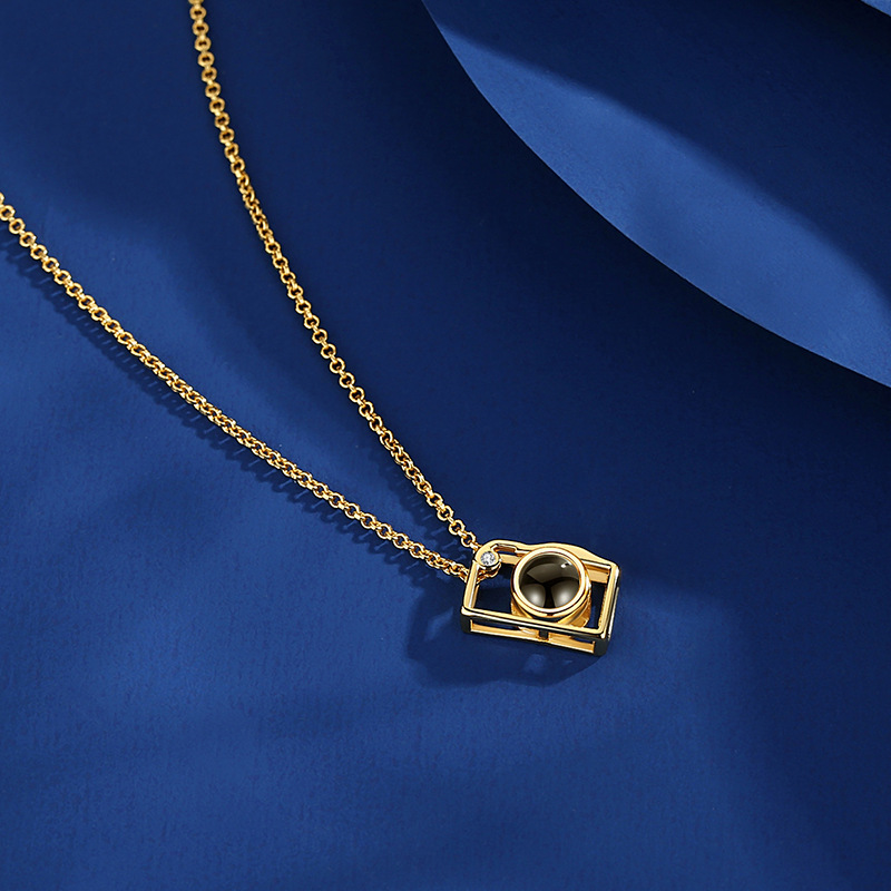 3:Camera necklace [yellow gold]]