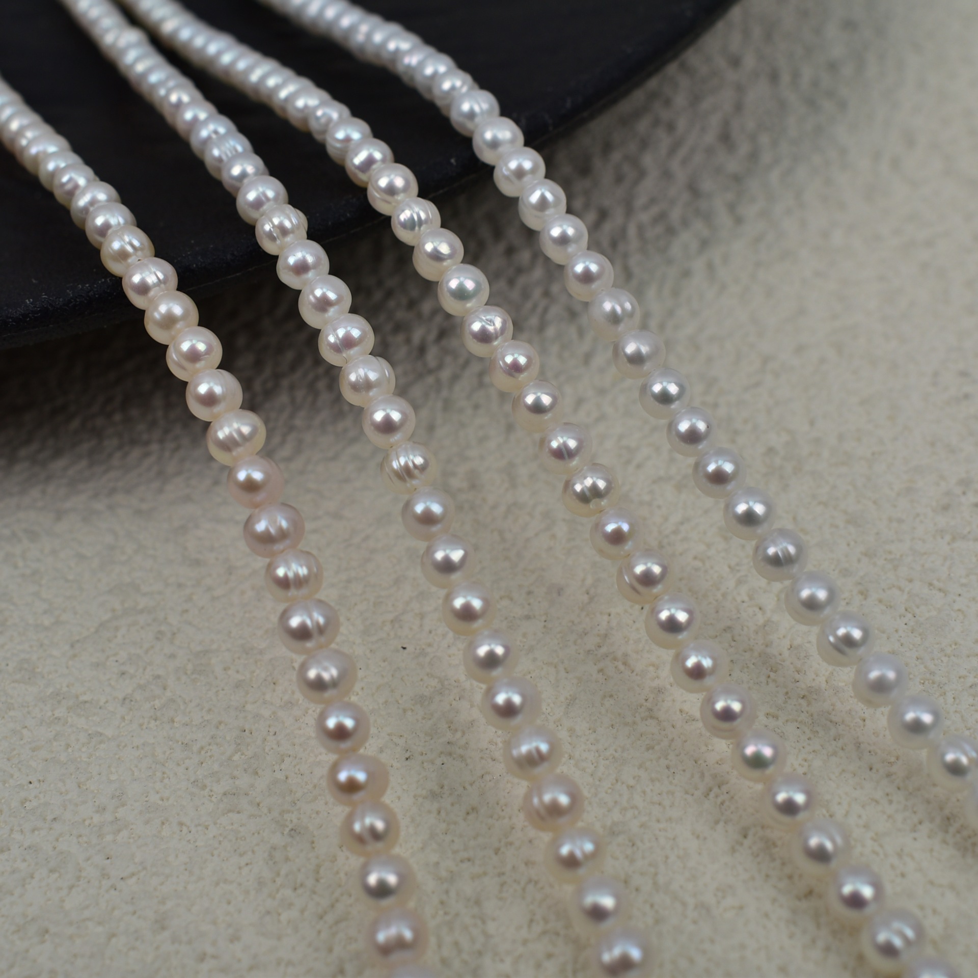 1:About 4mm threaded egg round white