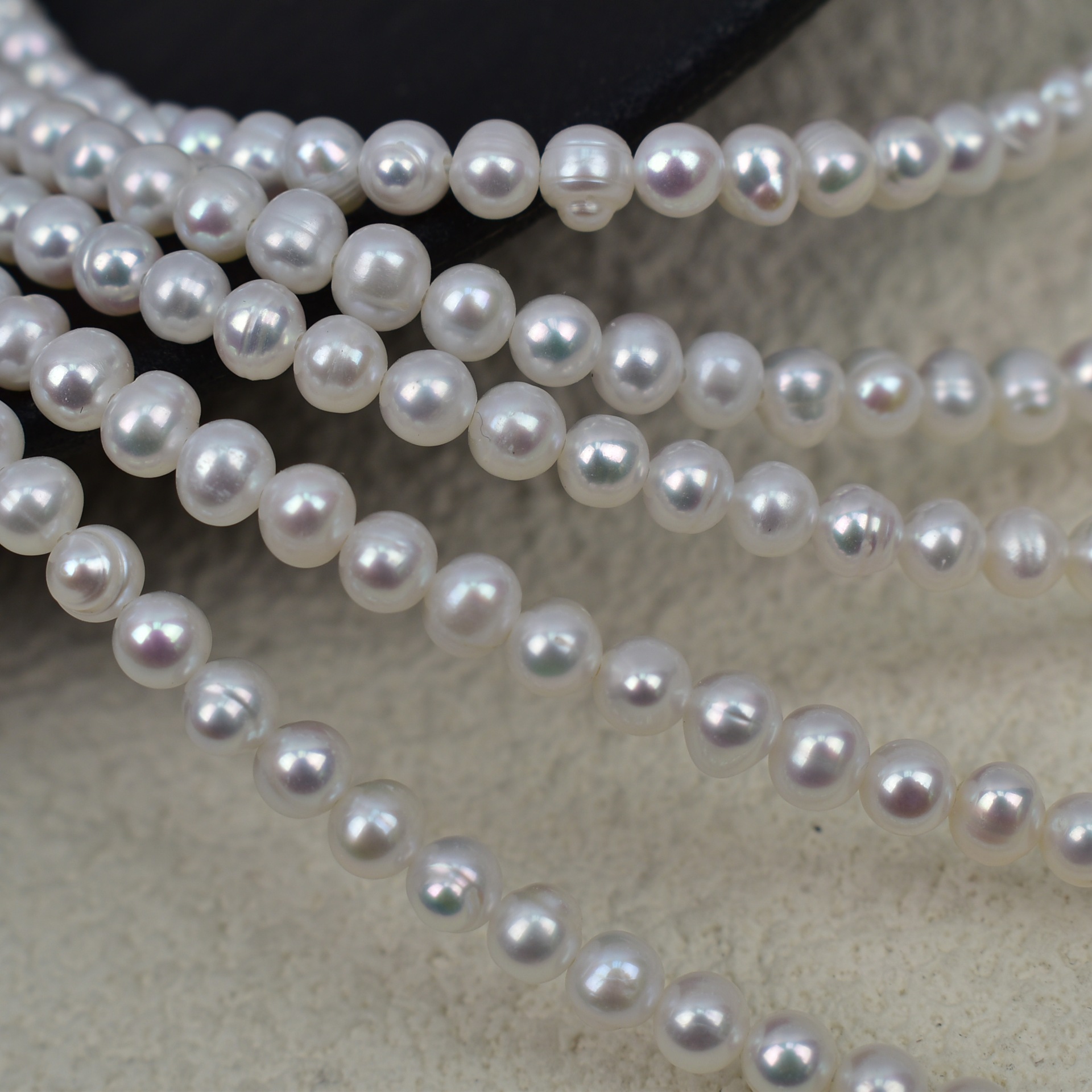 2:About 5mm threaded egg round white