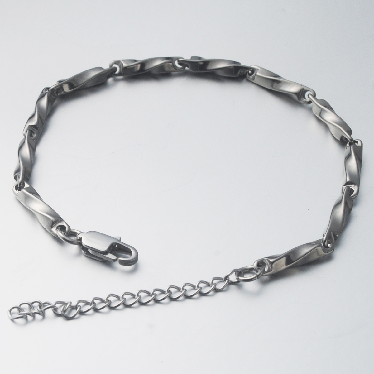 13:3.8mm thick -23.5cm long  5cm tail chain