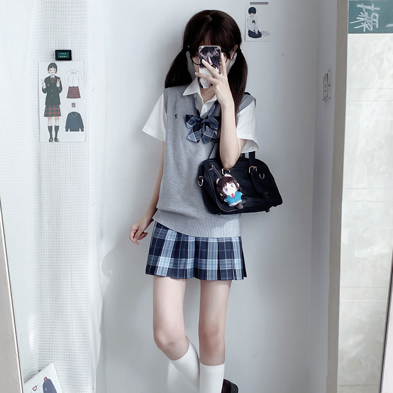 Light gray pullover vest (single piece)