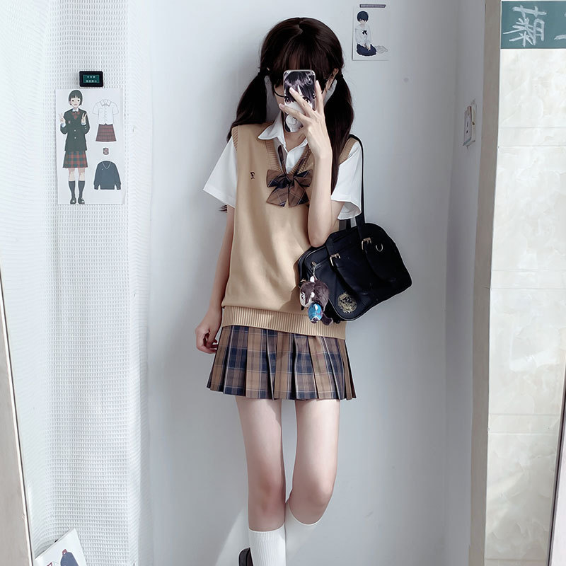 Brown pullover vest (single piece)