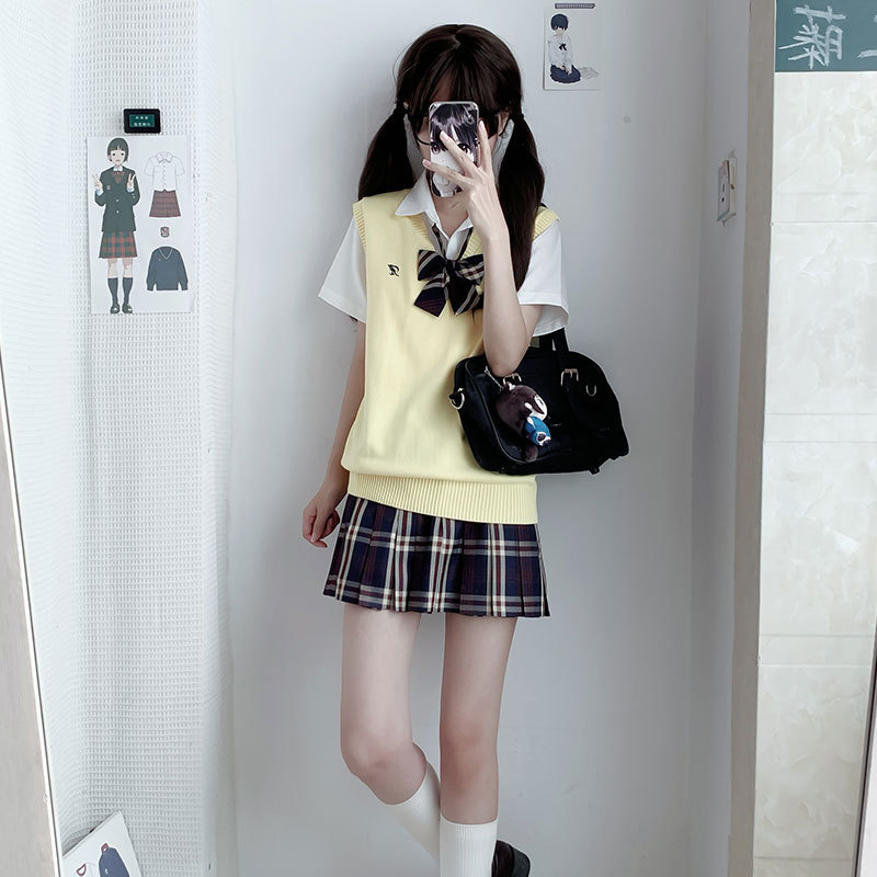 Yellow pullover vest (single piece)