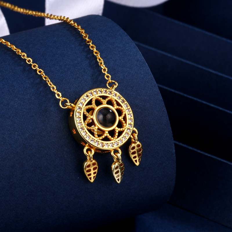 2:Dreamcatcher projection necklace [yellow gold]]