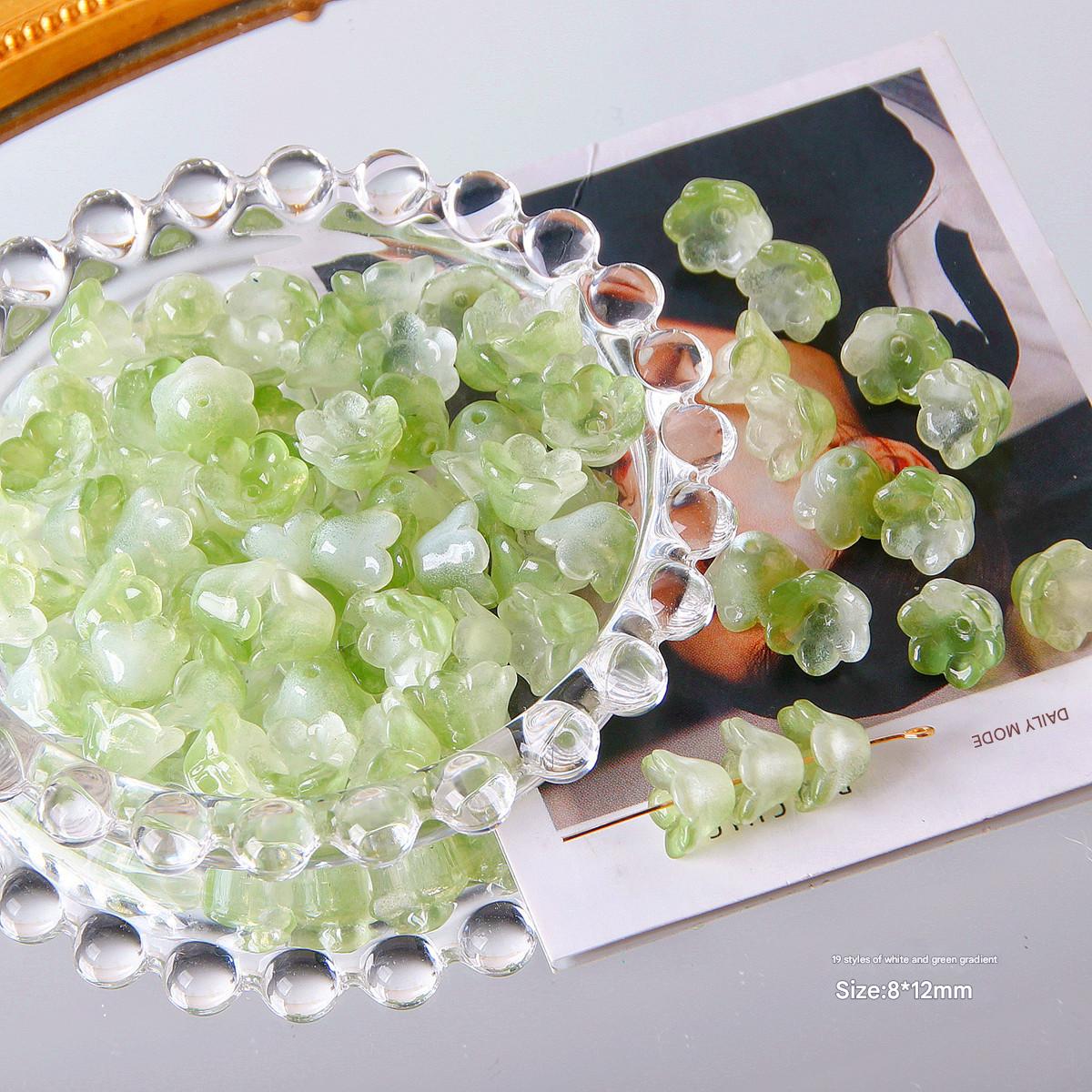 19 White and Green blooming (1)