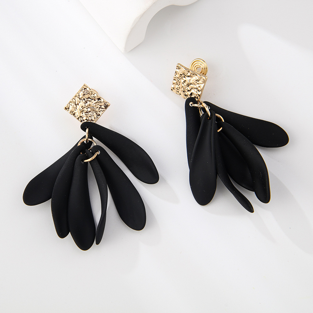 15:No. 1 mosquito coil ear clip