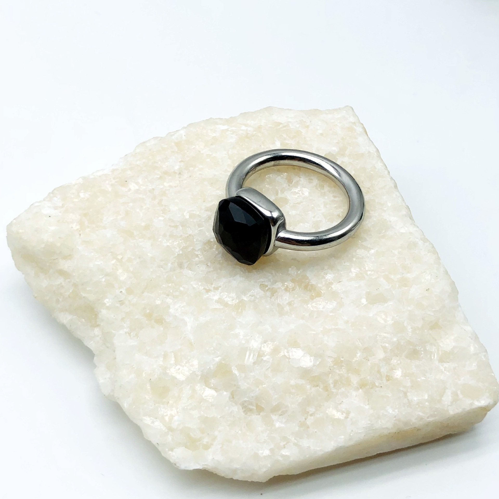 18:Steel color: June-black